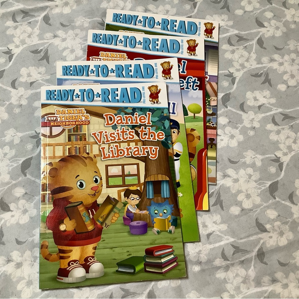 Daniel Tiger "Daniel Visits the Library" Ready-to-Read Picture Book